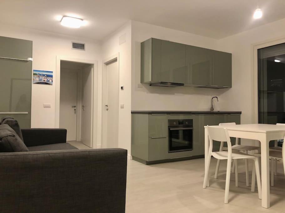 Luxury 3 Bedroom Apartment 100 Mq Next To Rho Fiera And San Siro Milan Bagian luar foto